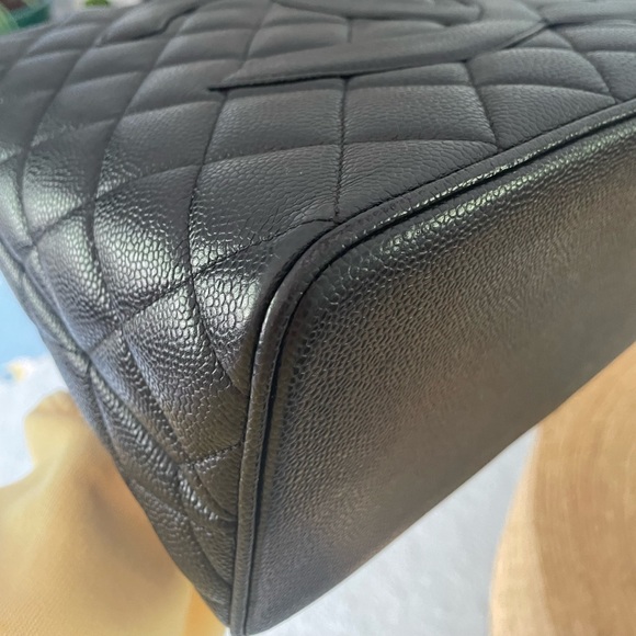 Vintage Chanel Medallion Quilted Tote Handbag - Picture 14 of 16